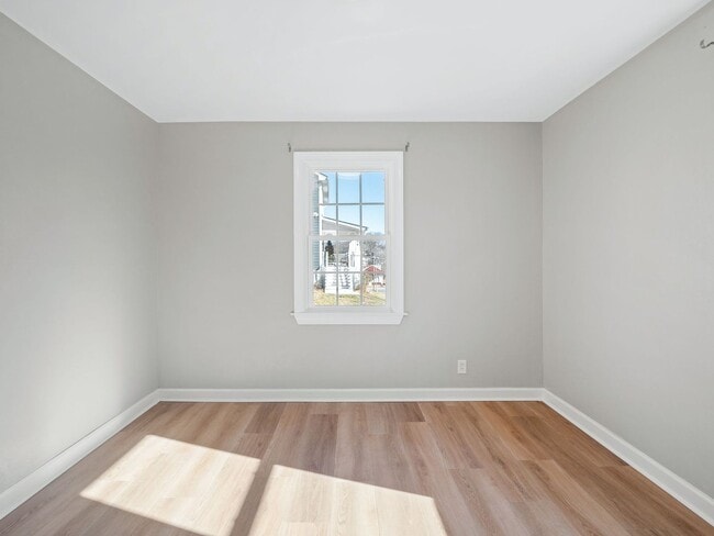 Building Photo - 2 Bedroom, 1 Bathroom newly renovated home for rent off Williamson Rd!