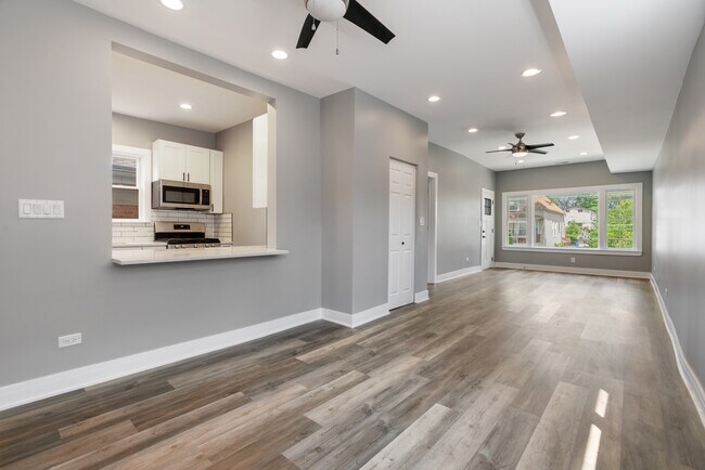 Building Photo - 4624 N Springfield Ave