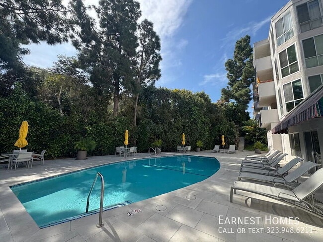 Building Photo - 8530 Holloway Dr