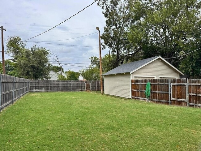 Building Photo - 1716 Victory Ave