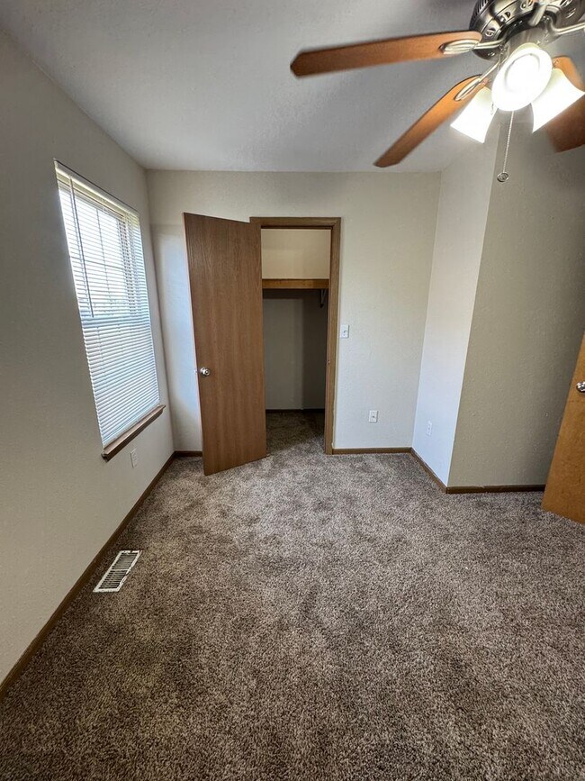 Building Photo - 5009-5011 Alpine Ridge Dr.