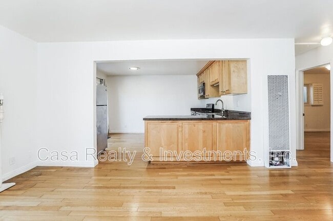 Building Photo - 432 33rd St