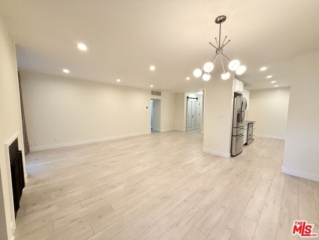 Building Photo - 927 Kings Rd