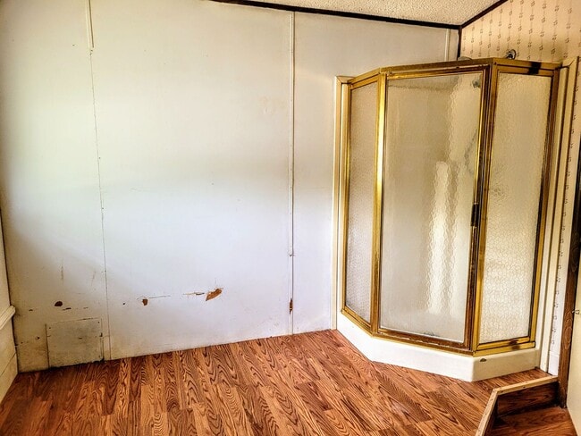 Building Photo - Manufactured home close to FLW