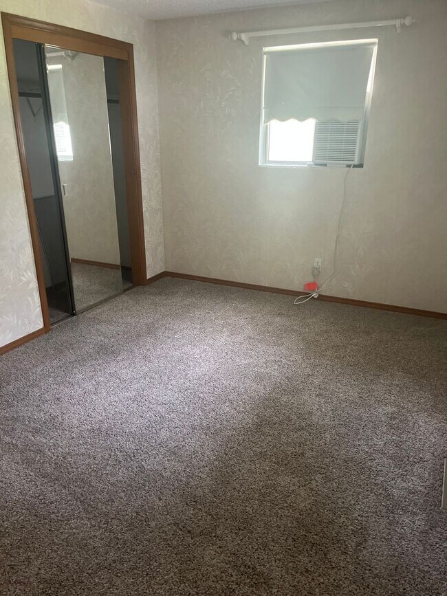 Building Photo - 17704 N Hilltop Rd