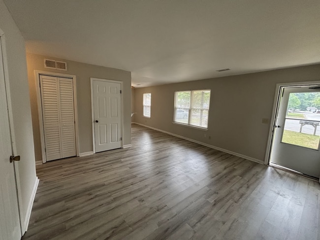 Building Photo - Great 2Br 1Ba Dorchester II School District