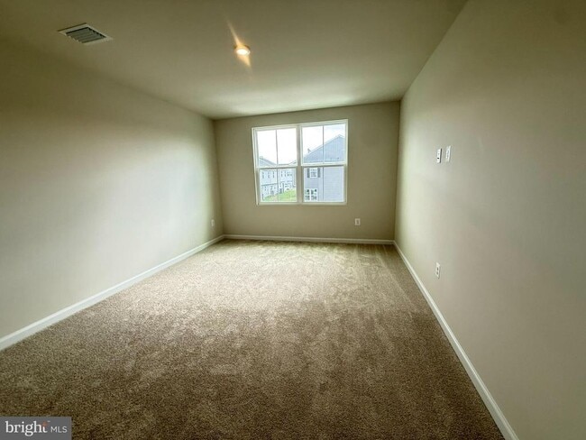 Building Photo - 647 Laurelwood Cir