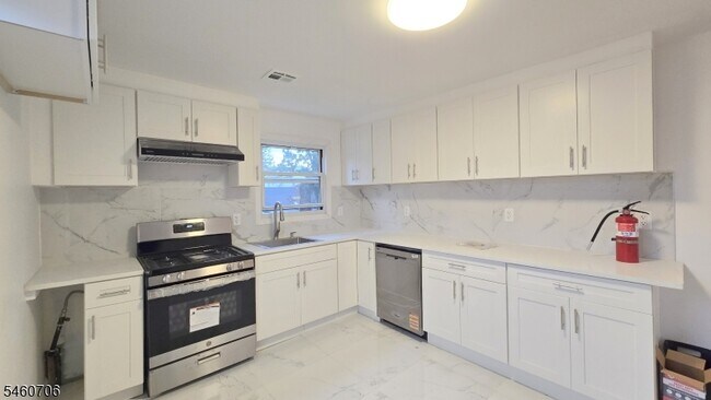 Building Photo - 76 Baldwin Pl