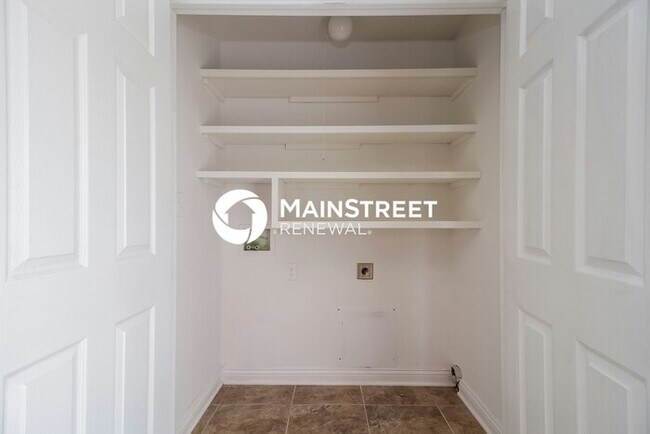 Building Photo - 4 Bedroom Pet-Friendly Home in Shepherdsvi...