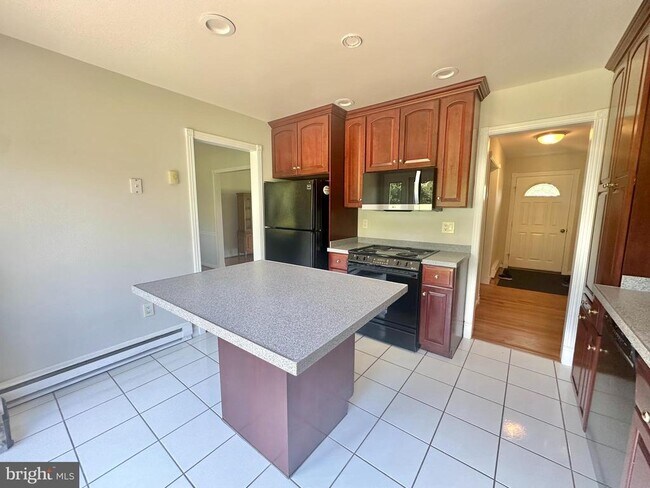 Building Photo - 703 Kentland Dr