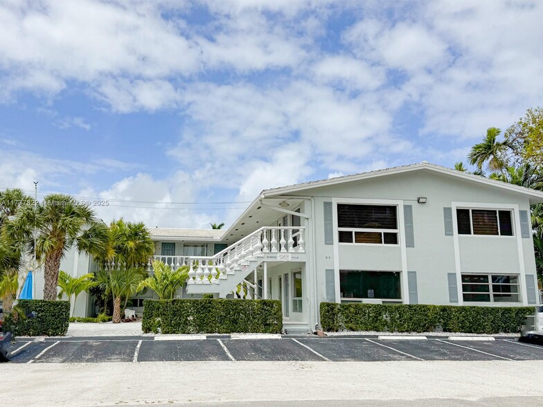 Primary Photo - 915 Intracoastal Dr