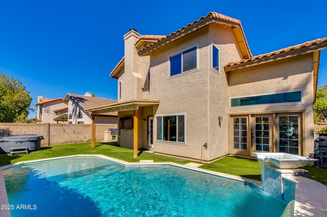 Building Photo - 2119 E New Bedford Dr