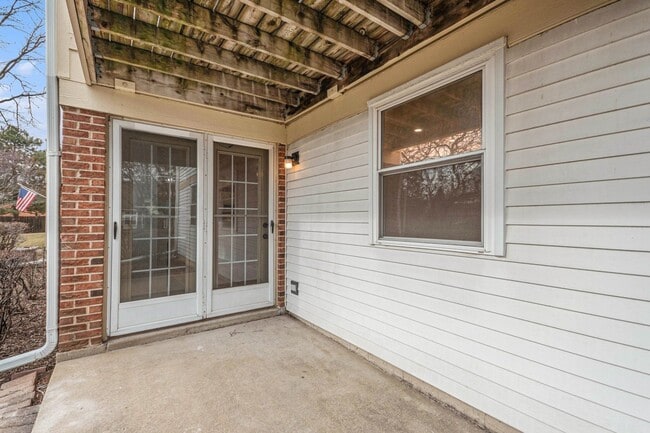 Building Photo - 120 Stirling Ln