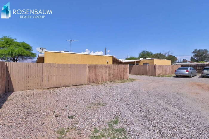 Building Photo - 5815 E 23rd St