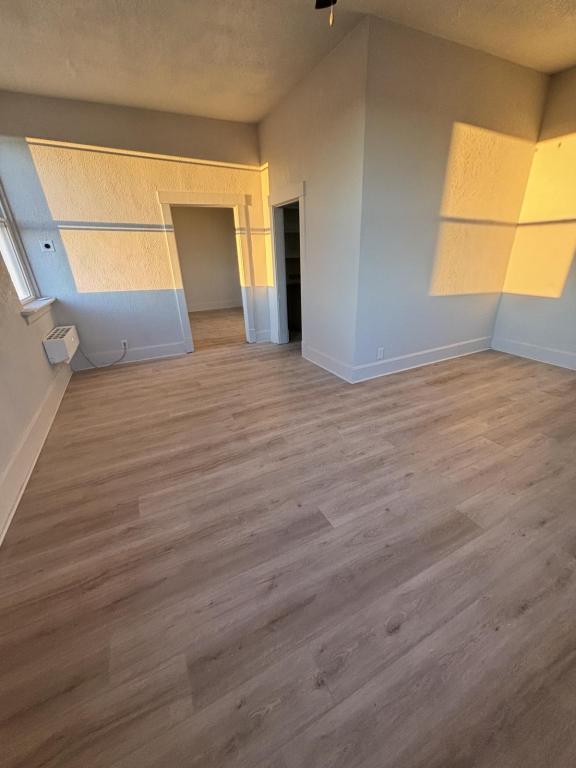 Building Photo - 404 E Bond St