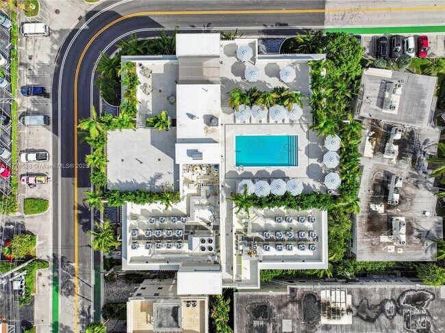 Building Photo - 10281 W Bay Harbor Dr