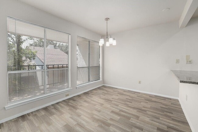 Building Photo - 6910 Hart Ln