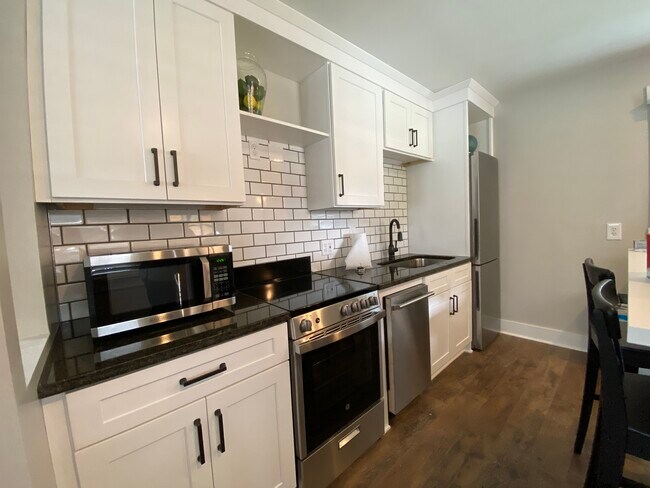 Building Photo - 2115 Country Ct