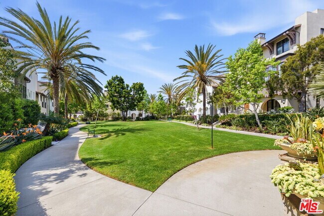 Building Photo - 13079 Bluff Creek Dr