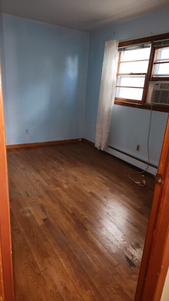 Building Photo - 508 Cross St