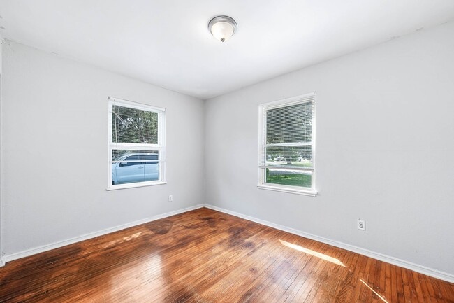 Building Photo - 1503 Acacia Dr