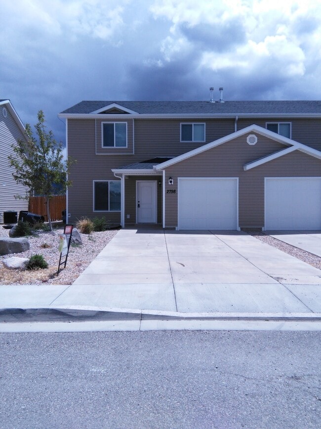 Primary Photo - **Move-In Discount** 3 Bedroom, 2.5 Bathro...