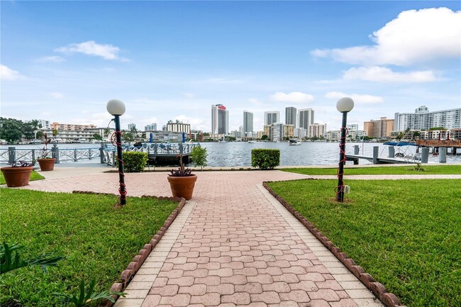 Building Photo - 430 Golden Isles Dr