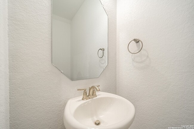 Building Photo - 10215 Tulipwood Run