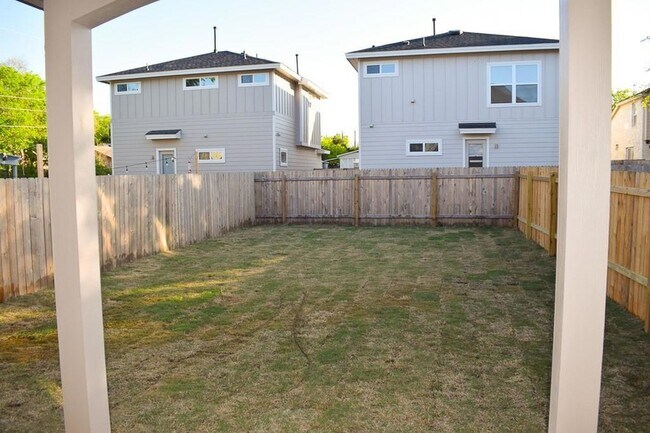 Building Photo - 3303 Elija St