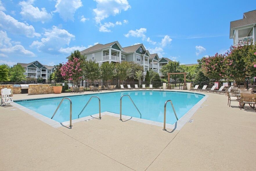 Building Photo - Grove at Shadow Green Apartments
