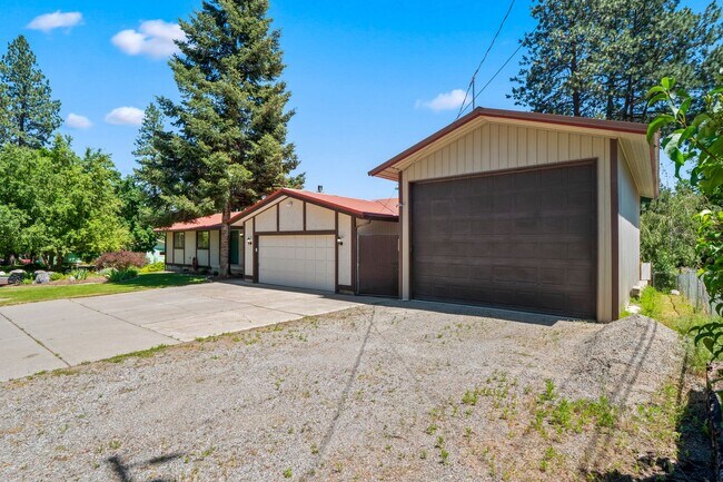 Building Photo - 4 Bed 3 Bath Home in Cul-de-sac with Massive 18X40 insulated shop