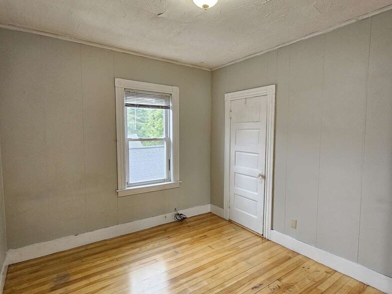 Building Photo - 20 Kosta St