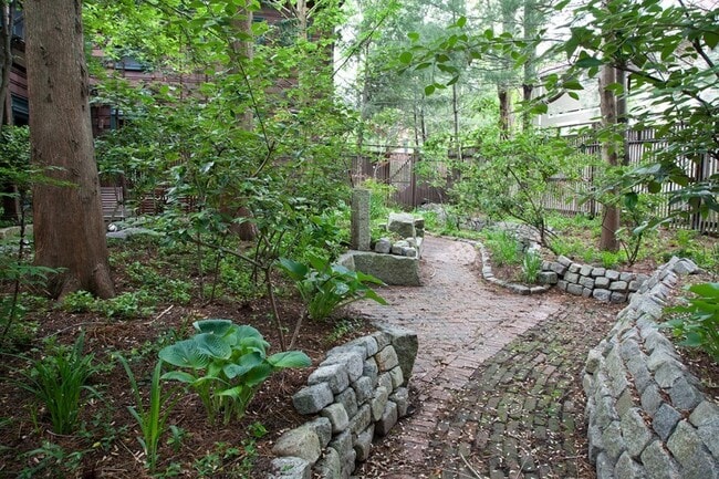 Building Photo - 241 River St