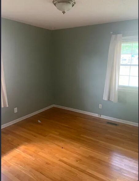 Building Photo - 2829 Hillside Dr