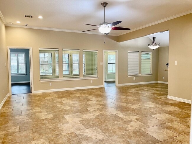 Building Photo - 3223 Hemingway Dr