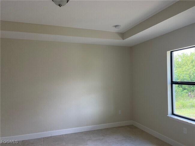 Building Photo - 1302 Sunniland Blvd