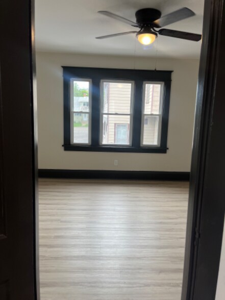 Building Photo - 4260 South Park Ave