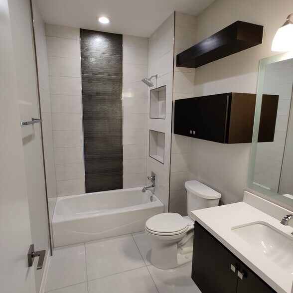 Building Photo - 9368 N 15th St