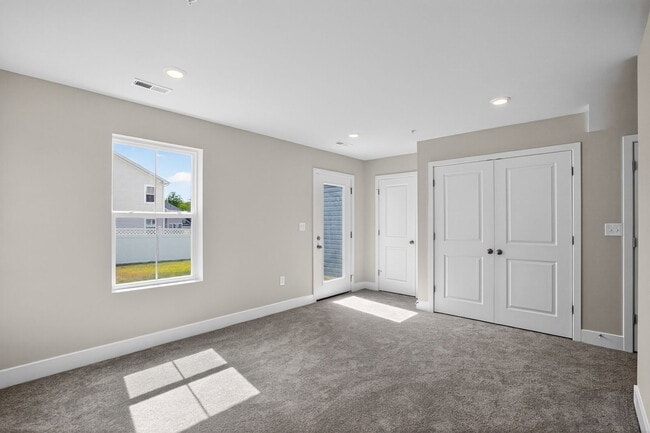 Building Photo - 5527 Aberdeen Pl
