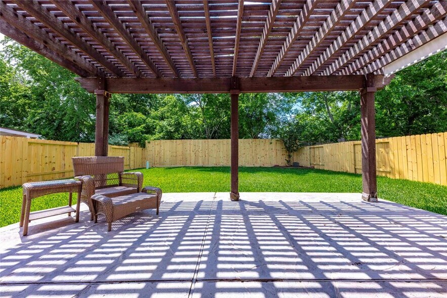 Building Photo - 13907 Bonnetbriar Ln