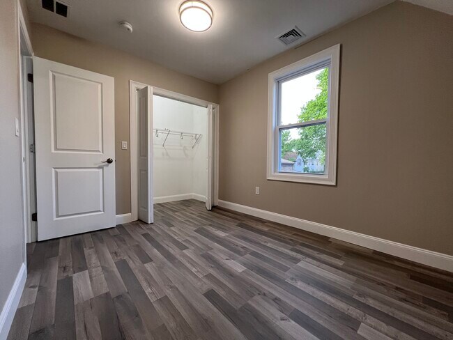 Building Photo - 324 Farrington St