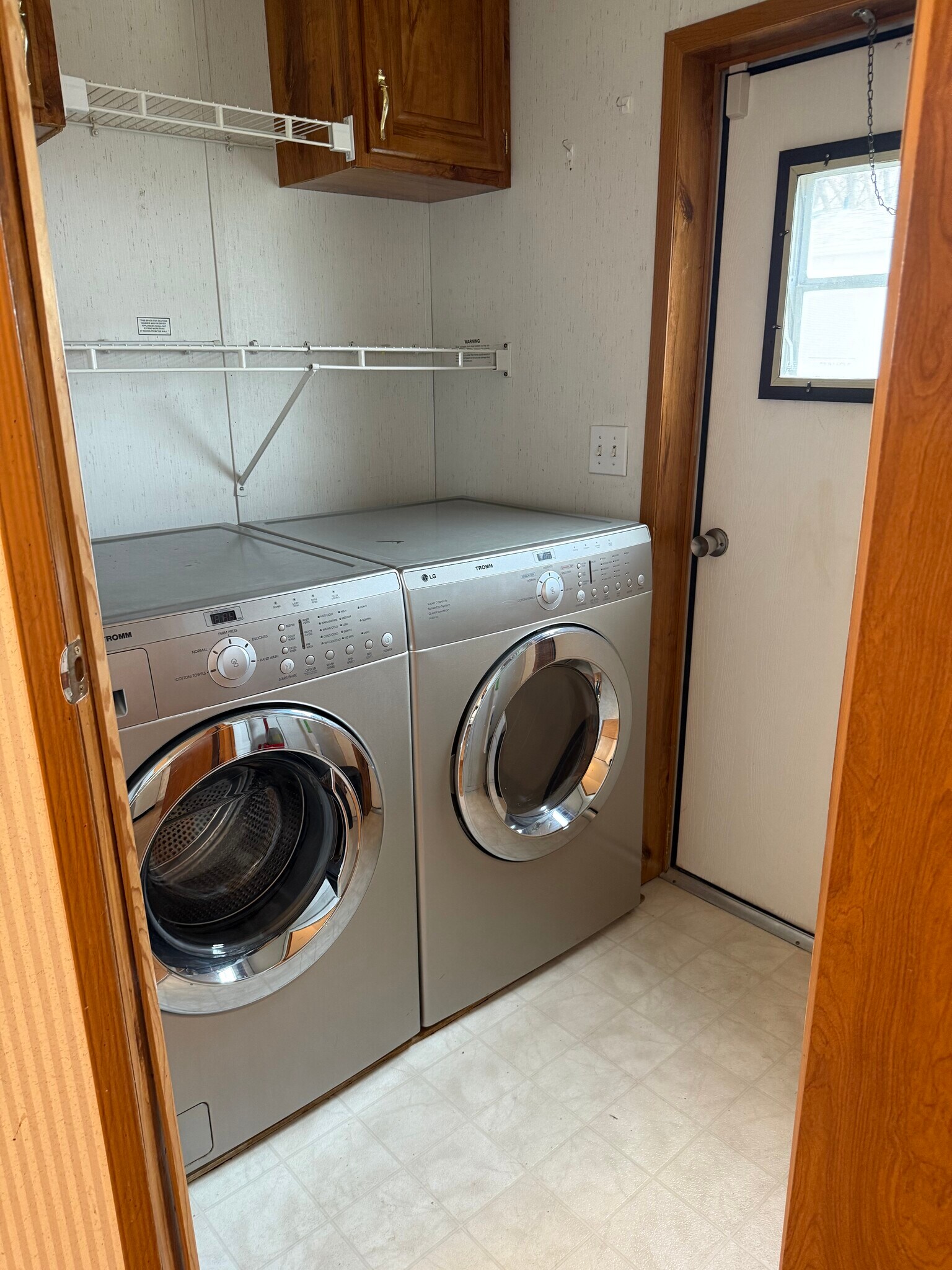laundry - 954 N McCue St