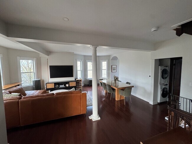Building Photo - 38 Pinckney St