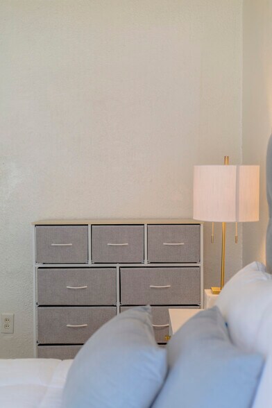 Building Photo - 2509 W 73rd St