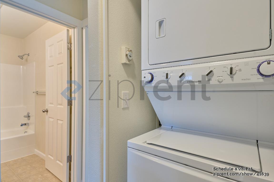 Building Photo - 15440 SW Mallard Dr
