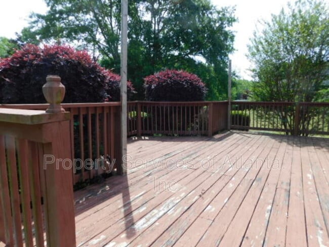 Building Photo - 101 Moss Pointe Dr
