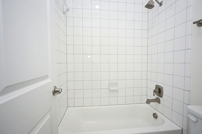 Building Photo - 1438 Oaklawn Dr