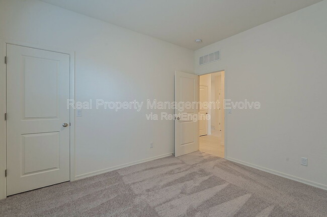 Building Photo - 6450 W Magdalena Ln
