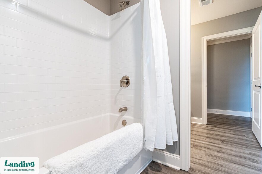 Building Photo - 305 Laredo Dr