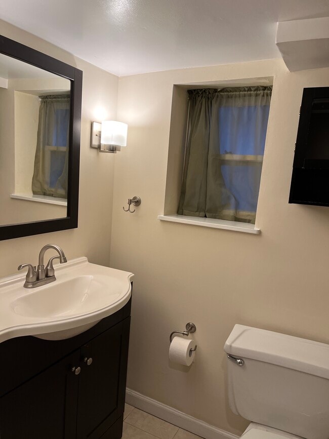 Building Photo - 1825 Swann St NW